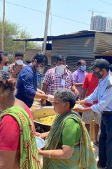Srikanth distributed food to Daily wage workers near Chitrapuri Township